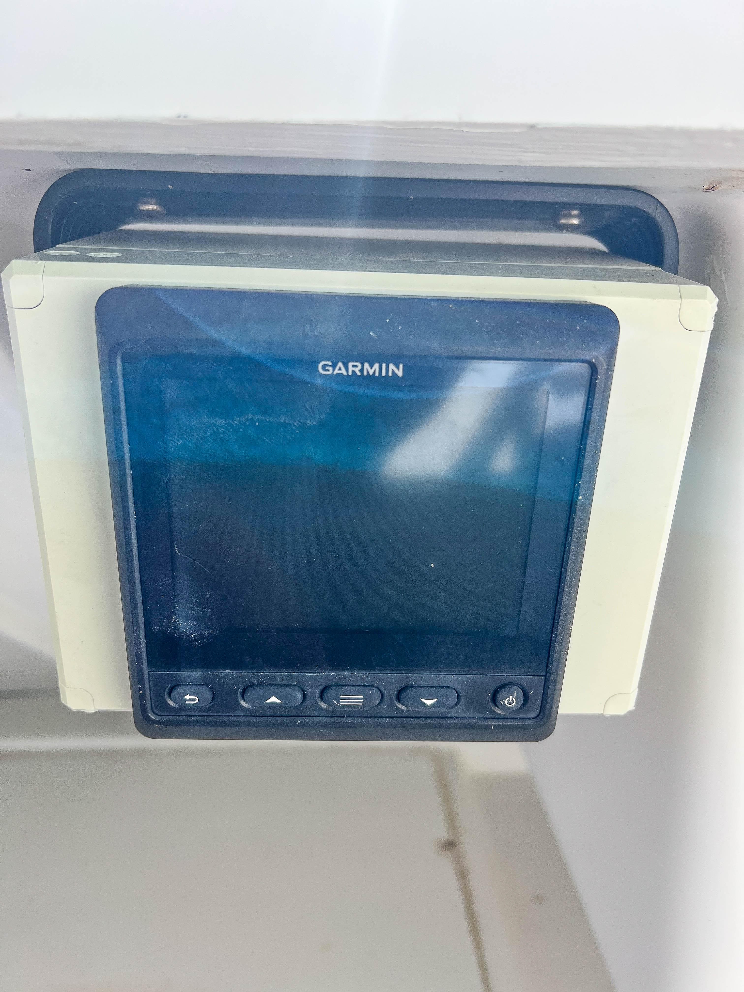 Garmin marine display on a 2000 Luhrs 400 Convertible boat.
