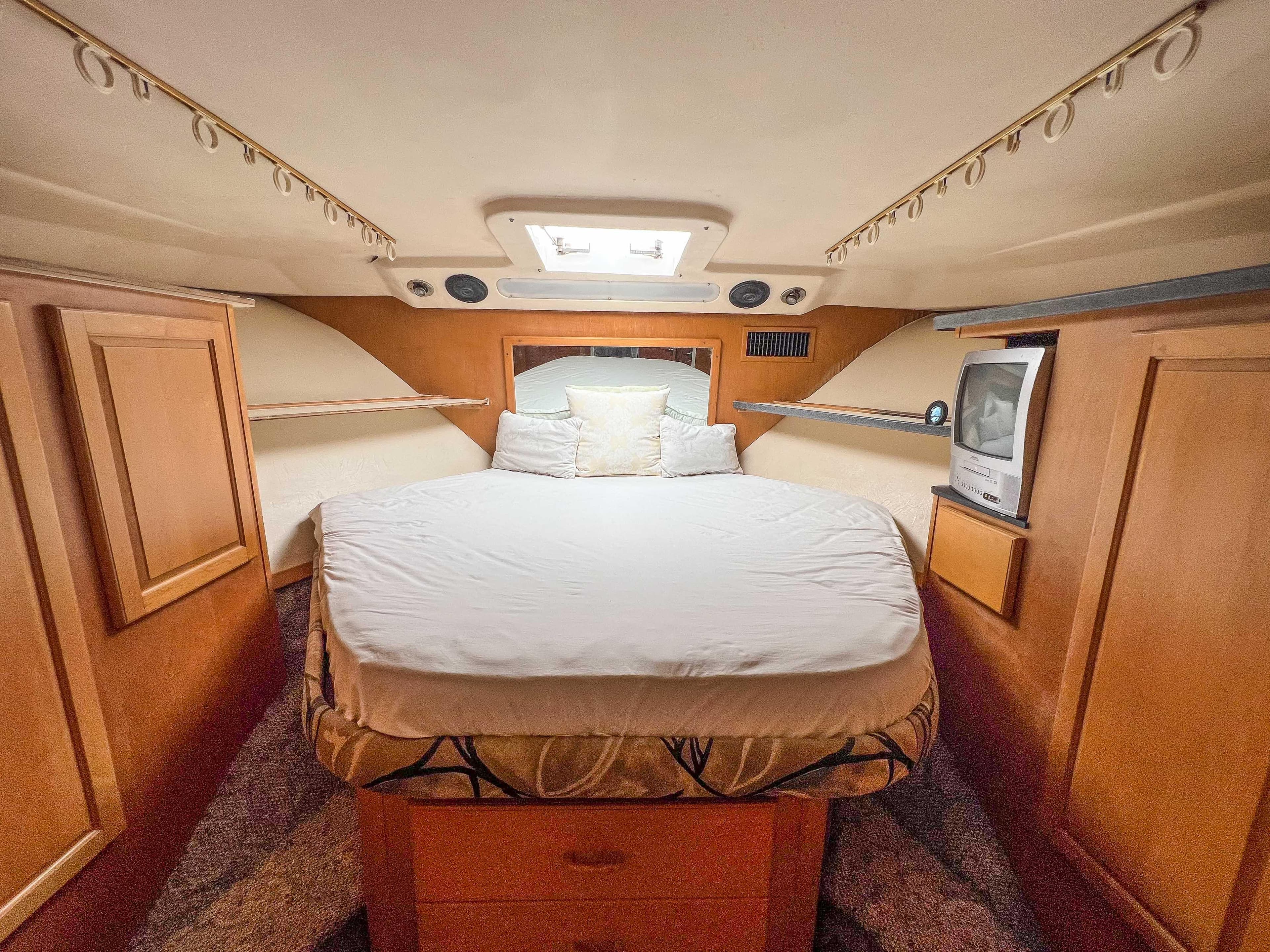 2000 Luhrs 400 Convertible boat cabin with bed and TV