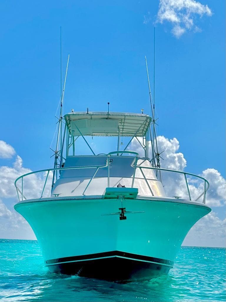 2000 Luhrs 400 Convertible boat on clear blue water.
